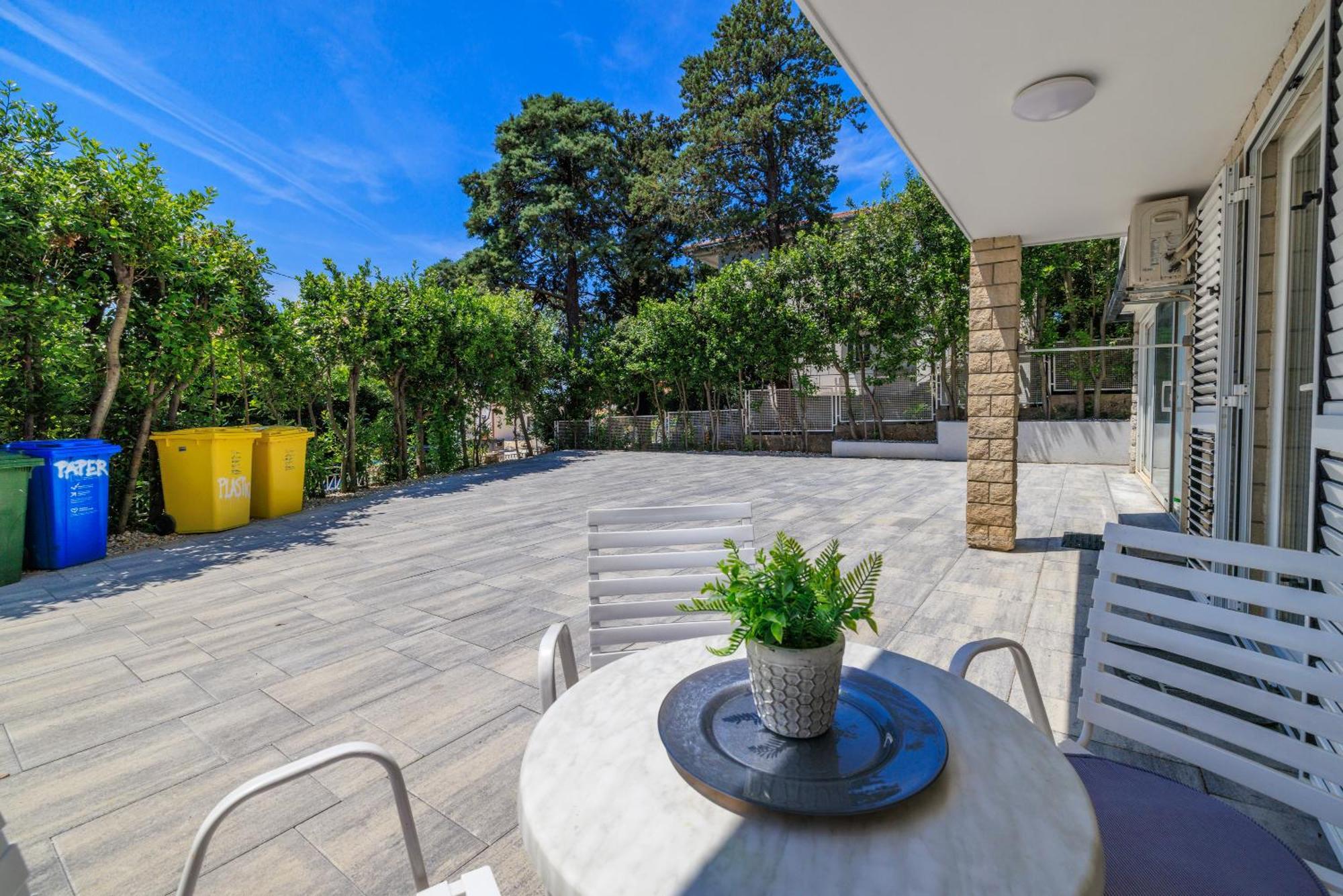 Apartments Podvezanec Crikvenica Exterior photo